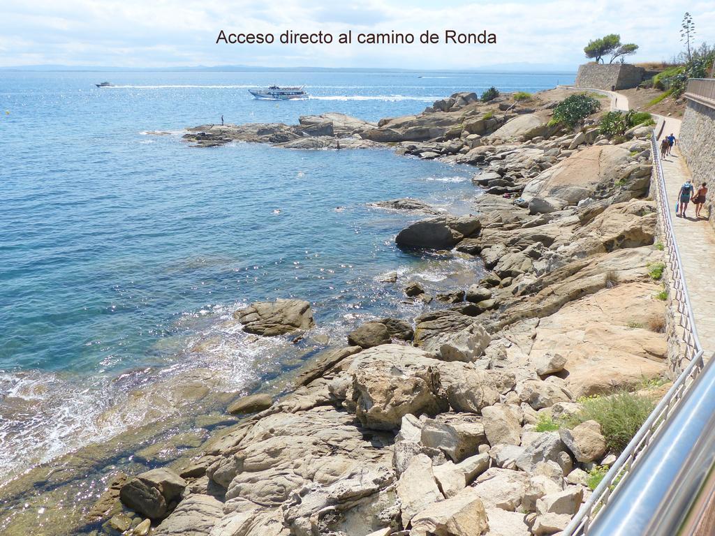 Roses Sobre El Mar Daire Oda fotoğraf
