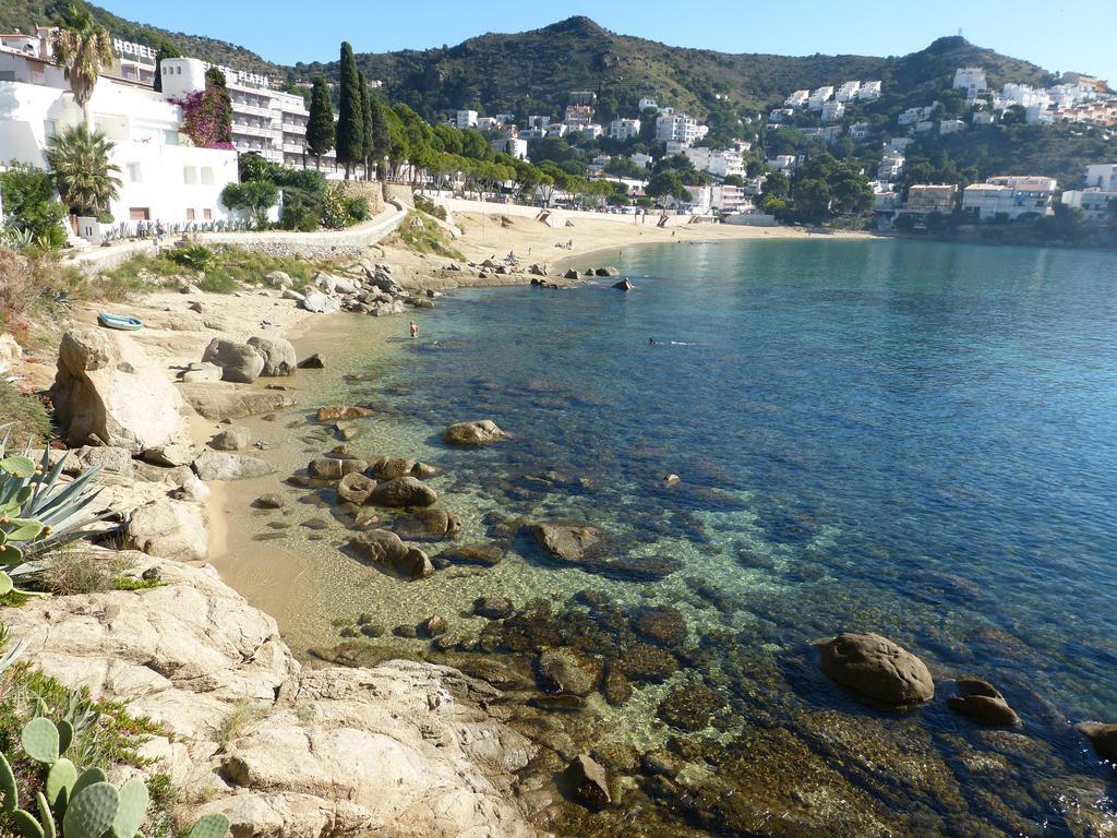 Roses Sobre El Mar Daire Oda fotoğraf
