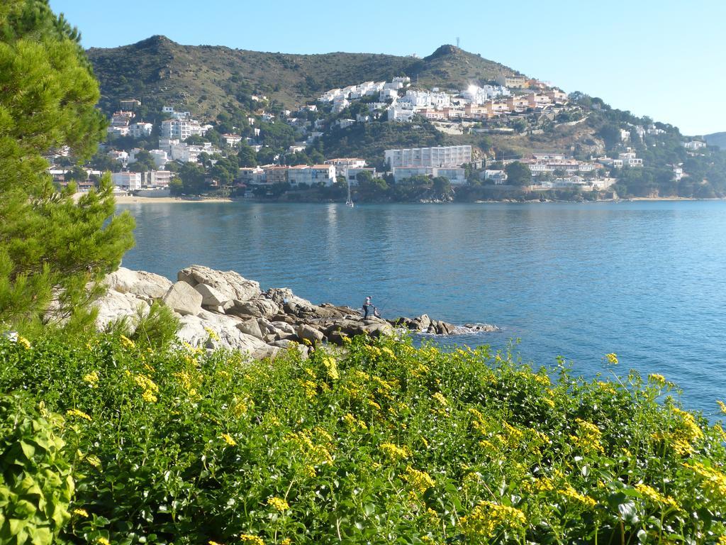 Roses Sobre El Mar Daire Oda fotoğraf